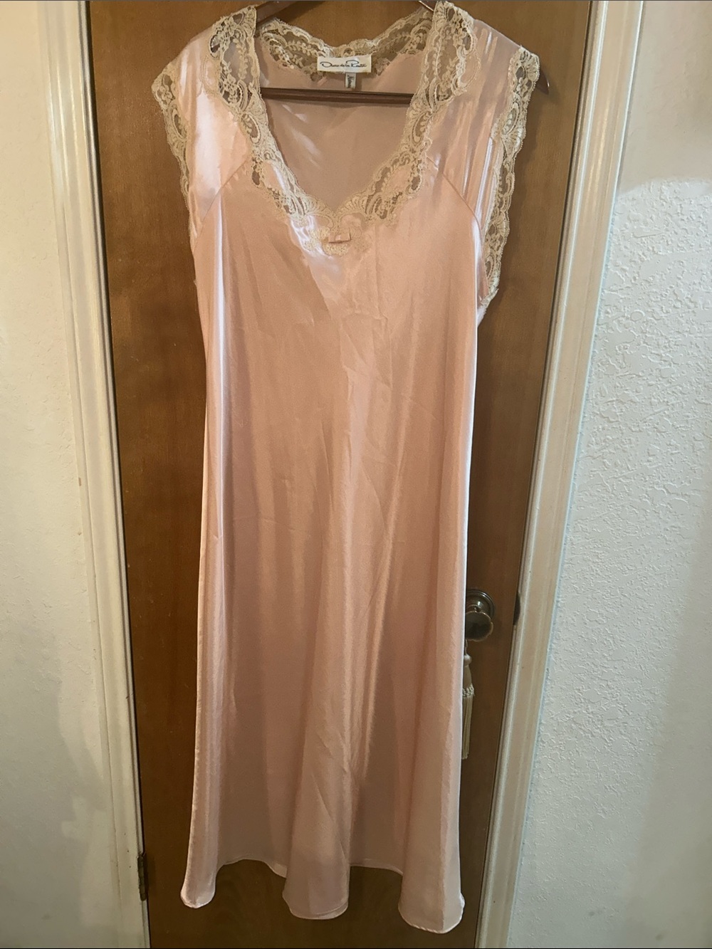 Vintage Oscar de la Renta satin nightgown. L Like new